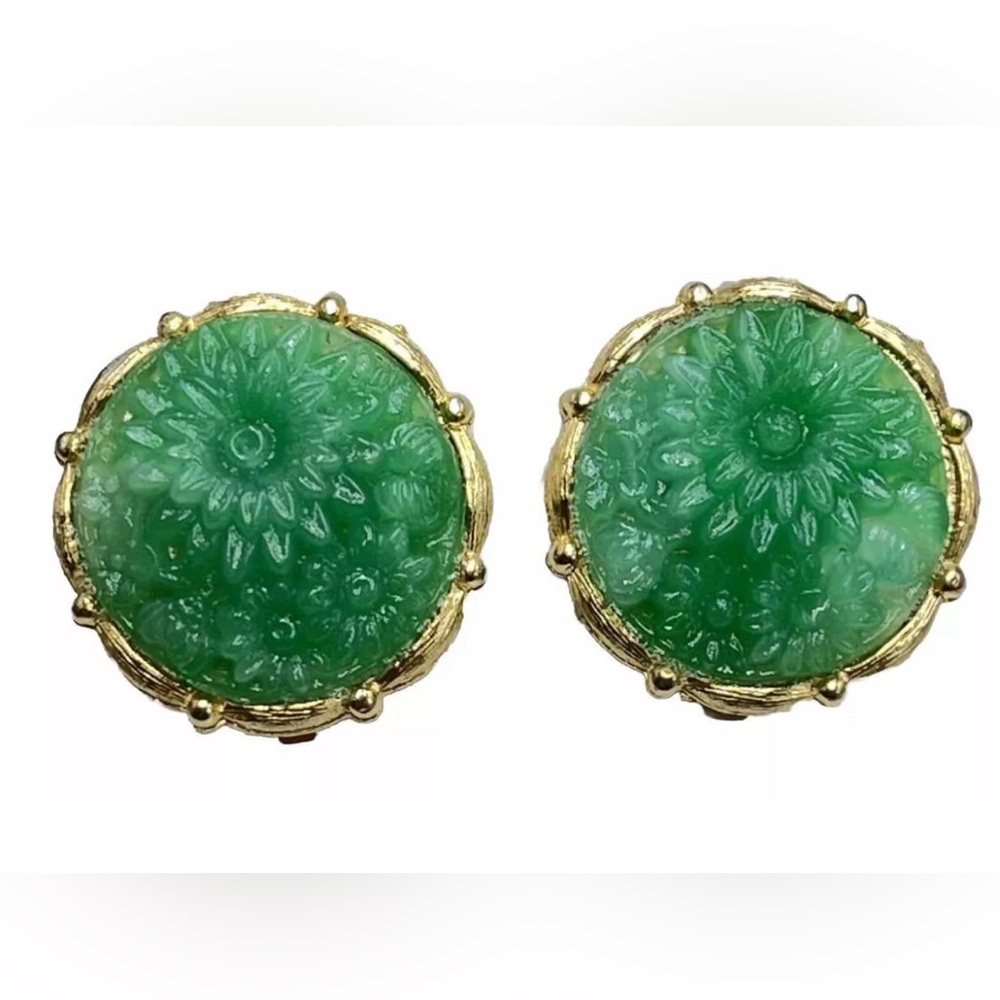 Peking Glass Moulded Vintage Green Floral Gold Tone Clip On Earrings - Picture 2 of 7